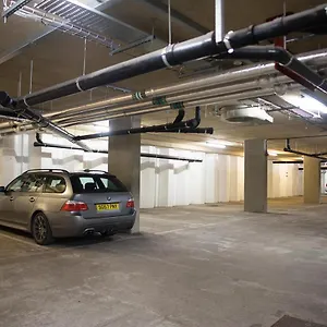 Luxury King Bed & Free Parking Apartment